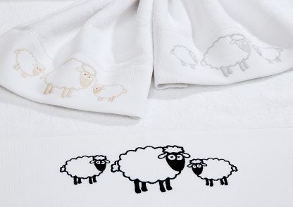 Handtuch Landliebe Stick Schafe Herka-Frottier Baumwolle Geschenke Souvenir Frottee cottobn terry towel gifts Made in Austria